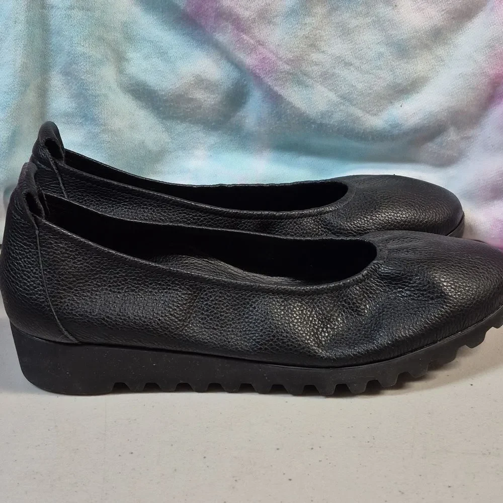 Aetrex Size 40 Black Leather Flats - NWOT